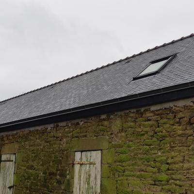 Pose d'une couverture en ardoises + Velux