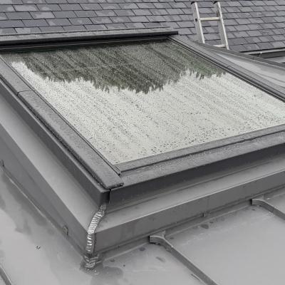 Pose d'une couverture en ardoises + Velux